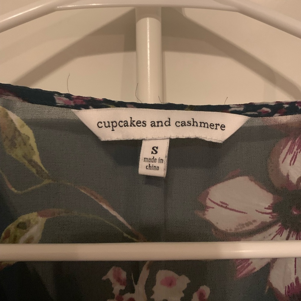 Cupcakes and Cashmere Tibet top - Picture 4 of 6
